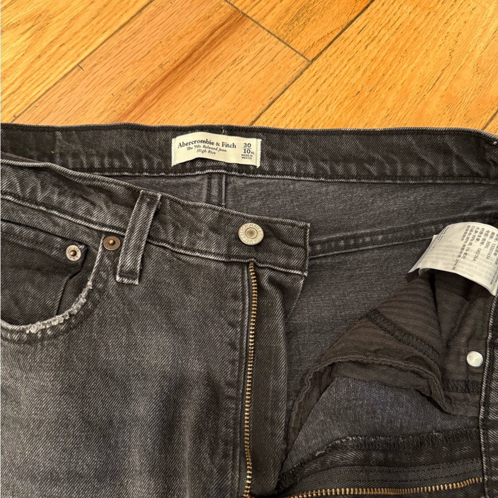 Abercrombie & Fitch, High Rise 90s Relaxed Jean - size 30 (10) extra long - Picture 8 of 14